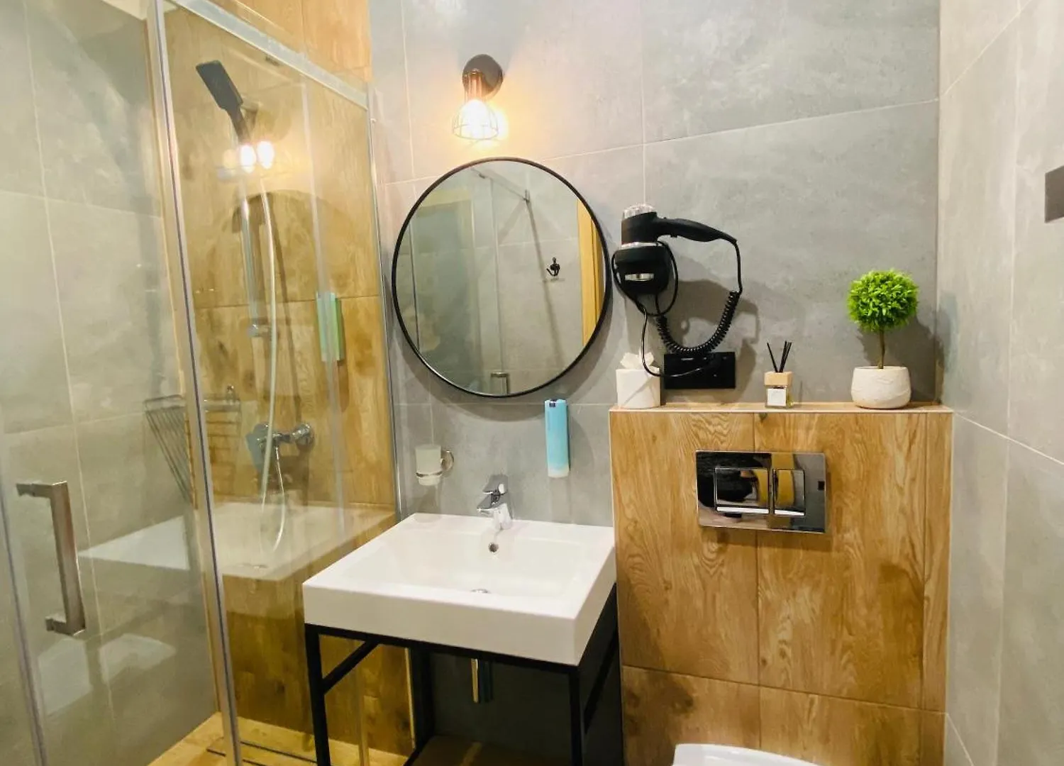 Krakow Apartments & Rooms