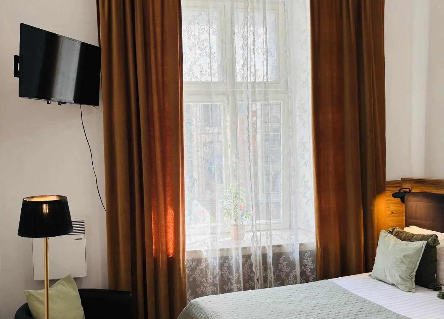 Krakow Apartments & Rooms